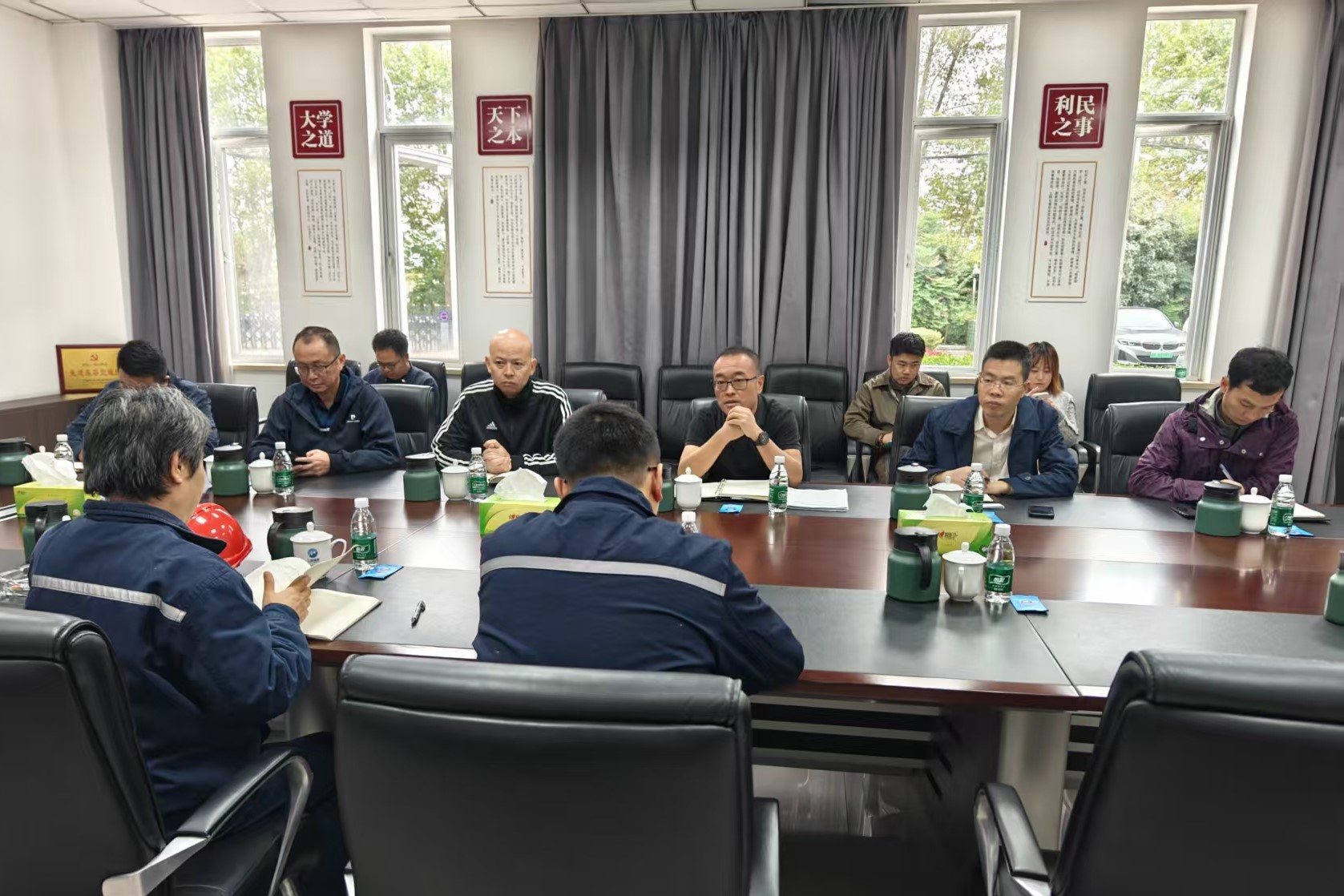10月20日雙流區(qū)政府黨組成員、自貿(mào)區(qū)管理局專(zhuān)職副局長(zhǎng)傅成曦到成都三峰公司調(diào)研1.jpg